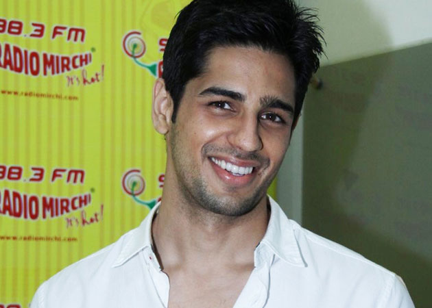 When Siddharth Malhotra experiences fan frenzy